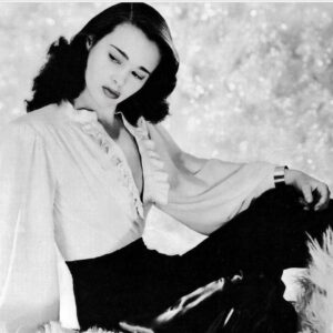 Anderson Cooper Instagram - Today is my mom’s birthday. @gloriavanderbilt would have been 96. She lived life on her own terms, and there was no one else quite like her. What a mom! What a woman! What a life! @gloriavanderbiltstudio