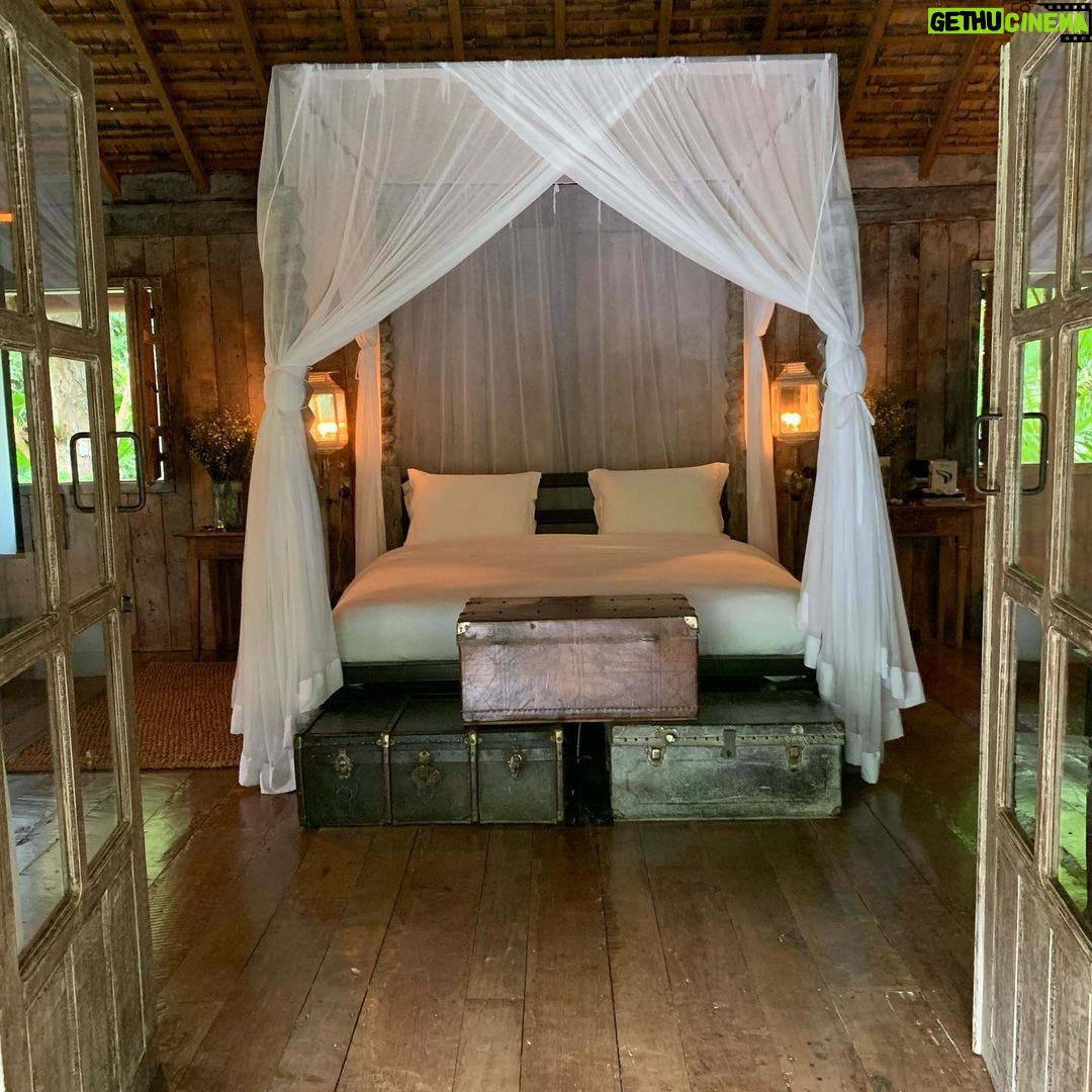 Anderson Cooper Instagram - Feliz Natal from #Trancoso #Brazil! Hope you have a happy holidays. For all those who have lost a loved one this year, or feel the loss of a loved one especially hard this time of year, I know it is not easy, and I am thinking of you.