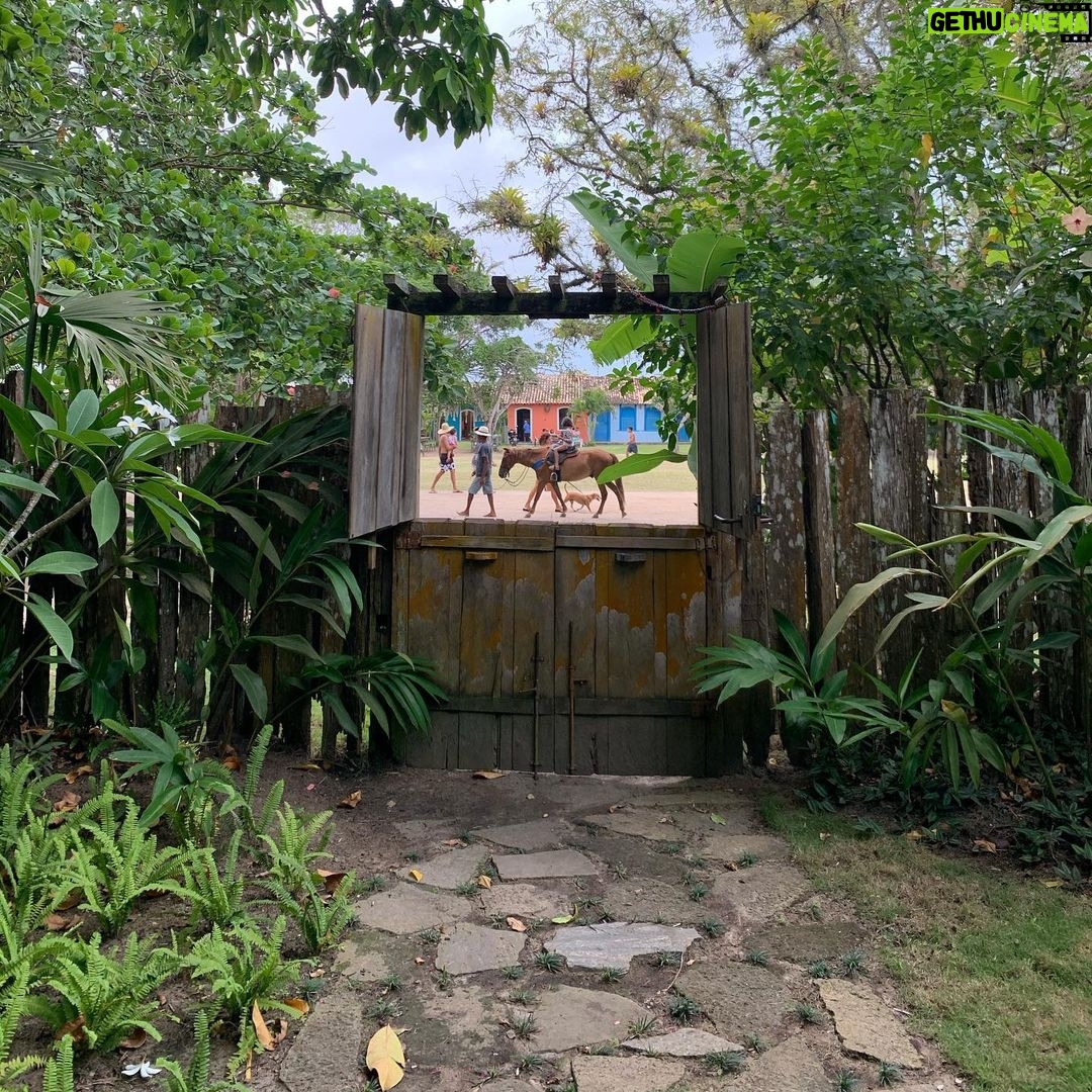 Anderson Cooper Instagram - Feliz Natal from #Trancoso #Brazil! Hope you have a happy holidays. For all those who have lost a loved one this year, or feel the loss of a loved one especially hard this time of year, I know it is not easy, and I am thinking of you.