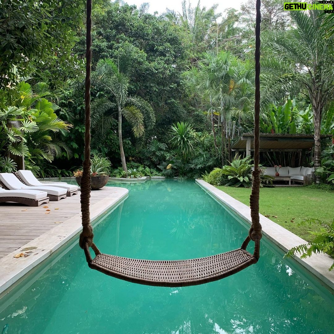Anderson Cooper Instagram - Feliz Natal from #Trancoso #Brazil! Hope you have a happy holidays. For all those who have lost a loved one this year, or feel the loss of a loved one especially hard this time of year, I know it is not easy, and I am thinking of you.