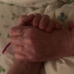 Anderson Cooper Instagram - In the end, after all else is stripped away, there is only love. My mom believed in love more than anyone. It was her guide, her solace, it’s what drove her, and in her final moments, it is what surrounded her. “i love you, you know that,” she would say to me, and i did, i knew it from the moment i was born, and i will know it till the moment i die. It was her greatest gift to me.