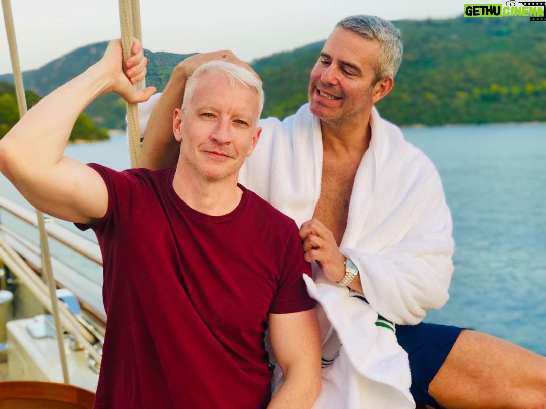 Anderson Cooper Instagram - Why is @bravoandy grooming me like a chimp? This weekend our #SanFrancisco AC2 show is sold out, but still some tickets available for Saturday, Dec 1 in #LosAngeles! We are sooo excited for both shows! Come see us live @dolbytheatre. Tickets at ac2live.com