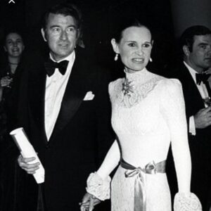Anderson Cooper Instagram - Happy 95th Birthday to my mom, @gloriavanderbilt. Still painting everyday @gloriavanderbiltstudio. Still dreaming and creating, still believing the next great love is right around the corner. Who knows? Maybe she is right? I love you, Mom.
