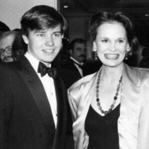 Anderson Cooper Instagram - Happy 95th Birthday to my mom, @gloriavanderbilt. Still painting everyday @gloriavanderbiltstudio. Still dreaming and creating, still believing the next great love is right around the corner. Who knows? Maybe she is right? I love you, Mom.