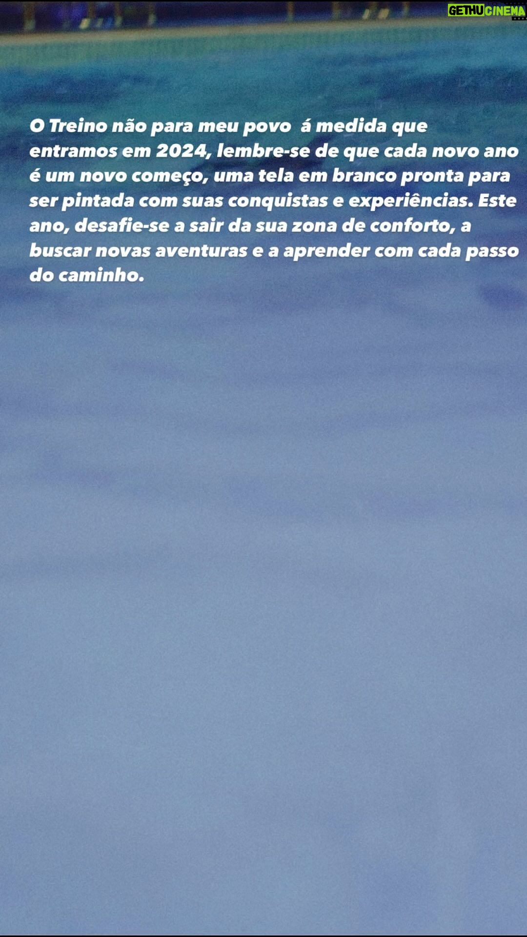Anderson Silva Instagram - O Treino não para meu povo á medida que entramos em 2024, lembre-se de que cada novo ano é um novo começo, uma tela em branco pronta para ser pintada com suas conquistas e experiências. Este ano, desafie-se a sair da sua zona de conforto, a buscar novas aventuras e a aprender com cada passo do caminho. 🙏🏾❤️🙏🏾❤️🙏🏾🙏🏾🙏🏾🙏🏾 Lembre-se de que o sucesso não é medido apenas pelas grandes vitórias, mas também pelas pequenas alegrias e pelos obstáculos superados. Cada erro é uma oportunidade de aprendizado e cada desafio é um convite para crescer. ❤️🙏🏾❤️🙏🏾❤️🙏🏾❤️🙏🏾❤️🙏🏾❤️🙏🏾❤️ Mantenha-se positivo, mesmo nos dias mais difíceis. A positividade é uma luz que ilumina o caminho para oportunidades e atrai pessoas e experiências que enriquecerão sua vida. Rodeie-se de pessoas que o apoiam e inspiram, e não se esqueça de oferecer o mesmo em troca.