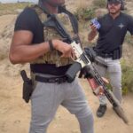 Anderson Silva Instagram - Mais um dia de treino obrigado @methodendeavors @johnnyhg80 1. Somente aponte sua arma, carregada ou não, para onde pretenda atirar; 2. NUNCA engatilhe a arma se não for atirar; 3. A arma NUNCA deverá ser apontada em direção que não ofereça segurança; 4. Trate a arma de fogo como se ela SEMPRE estivesse carregada; 5. Antes de utilizar uma arma, obtenha informações sobre como manuseá-la com um instrutor credenciado; 6. Mantenha seu dedo estendido ao longo do corpo da arma até que você esteja realmente apontando para o alvo e pronto para o disparo; 7. Ao sacar ou coldrear uma arma, faça-o SEMPRE com o dedo estendido ao longo da arma; 8. SEMPRE se certifique de que a arma esteja descarregada antes de qualquer limpeza; 9. NUNCA deixe uma arma de forma descuidada; 10. Guarde armas e munições separadamente e em locais fora do alcance de crianças; 11.NUNCA teste as travas de segurança da arma, acionando a tecla do gatilho; 12.As travas de segurança da arma são apenas dispositivos mecânicos e não substitutos do bom senso; 13.Certifique-se de que o alvo e a zona que o circunda sejam capazes de receber os impactos de disparos com a máxima segurança; 14.NUNCA atire em superfícies planas e duras ou em água, porque os projéteis podem ricochetear; 15.NUNCA pegue ou receba uma arma, com o cano apontado em sua direção; 16.SEMPRE que carregar ou descarregar uma arma, faça com o cano apontado para uma direção segura; 17.Caso a arma “negue fogo”, mantenha-a apontada para o alvo por aproximadamente 30 segundos. Em alguns casos, pode haver um retardamento de ignição do cartucho; 18.SEMPRE que entregar uma arma a alguém, entregue-a descarregada; 19.SEMPRE que pegar uma arma, verifique se ela está realmente descarregada; 20.Verifique se a munição corresponde ao tamanho e ao calibre da arma; 21.Quando a arma estiver fora do coldre e empunhada, NUNCA a aponte para qualquer parte de seu corpo ou de outras pessoas ao seu redor, só a aponte na direção do seu alvo;