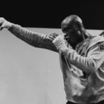 Anderson Silva Instagram - Olá, meu povo! Passando para desejar a todos vocês um maravilhoso final de semana, seja você do Brasil, dos Estados Unidos ou de qualquer outro canto deste imenso mundo. Quero que saibam que cada um de vocês é especial e possui uma luz única. Envio energias positivas e desejo a todos momentos esplêndidos! Valorizem os instantes ao lado de quem amam e celebrem as pequenas vitórias. Saibam que estão em meu coração. Que este final de semana renove suas energias e traga ainda mais motivação para a nova semana. Um grande beijo no coração de todos! 🌟