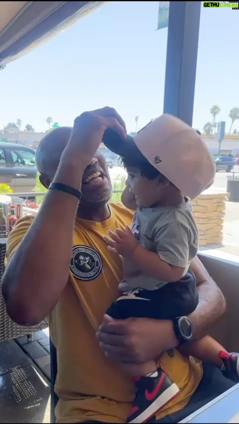 Anderson Silva Instagram - Viver a vida é encontrar alegria nas pequenas coisas do dia a dia e valorizar cada momento como único. Príncipe Roman 🤗🤗🤗 ❤️❤️❤️❤️❤️❤️❤️❤️❤️❤️❤️❤️❤️❤️❤️❤️ Living life is finding joy in the small things of day to day and value every moment as unique. Prince Roman ❤️❤️❤️❤️🤗🤗❤️🤗🙏🏾🙏🏾