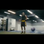 Anderson Silva Instagram - Ola meu povo passando pra dar um oi e desejar uma semana abençoada ❤️❤️❤️❤️🙏🏾🙏🏾 Nós só alcançaremos nossos resultados quando tivermos disciplina (sim, eu me incluo nisso). Ter disciplina implica, necessariamente, em ter responsabilidade sobre seus pensamentos, suas emoções, seus objetivos e, principalmente, sobre suas ações. Enquanto nós continuarmos a culpar o outro, o externo, o tempo, o clima e as circunstâncias, me desculpe, não sairemos do lugar e o resultado não virá. @spiderkick_curitibacentro @spiderkick_bacacheri @spiderkick_chacarasantoantonio @spiderkick_batel @spiderkick_paulista @spiderkick @spiderkick_jundiai @spiderkick_aguasclaras @spiderkick_parkshopsaocaetano