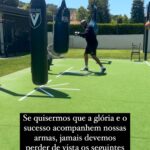 Anderson Silva Instagram - Se quisermos que a glória e o sucesso acompanhem nossas armas, jamais devemos perder de vista os seguintes fatores: a doutrina, o tempo, o espaço, o comando, a disciplina. A Arte da Guerra de Sun Tzu