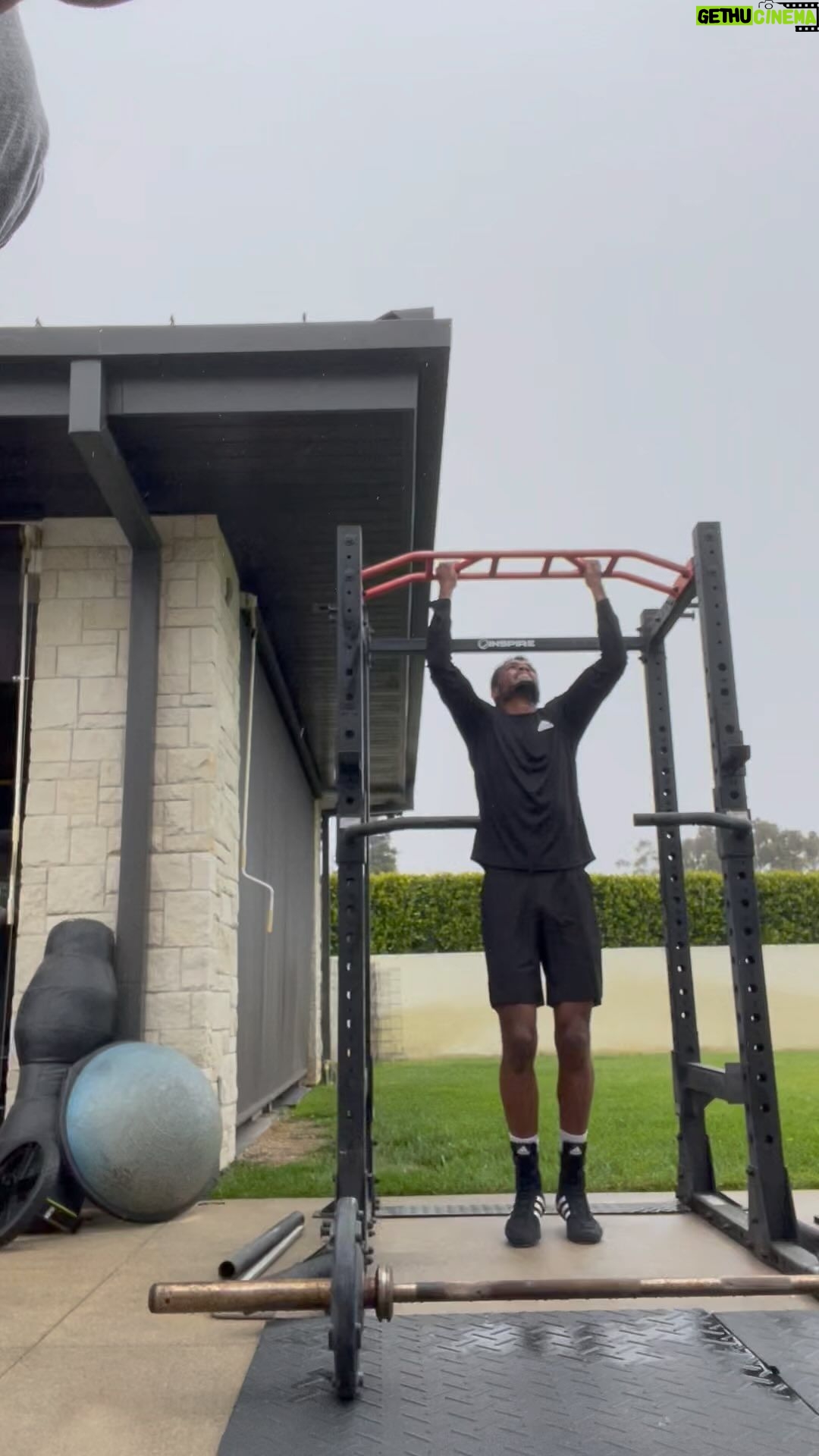 Anderson Silva Instagram - O treino não para @gabrielsilvaboxing @spiderkick @silva_mtc