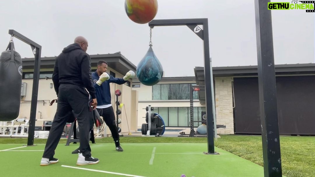 Anderson Silva Instagram - @gabrielsilvaboxing Com todas as minhas falhas, tenho muito orgulho de várias coisas que já conquistei na minha caminhada até aqui, mas nada se compara ao orgulho que tenho de ter criado filhos maravilhosos, a cada dia que passa tenho mais certeza de que fiz as escolhas certas em relação a cada um de vocês te amo filho parabéns pelo homem que está se tornando, não é fácil, mais é uma bucas que não podemos desistir, te amo meu filho, obrigado!!! @kaorysilva_ @_kauanasilva_ @joaovittorsilva6 @kalylsilva