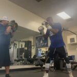 Anderson Silva Instagram - Ola meu povo PS pra deixar um recado… Quem as pessoas pensam que são para apontar o dedo para alguém e dizer que você eu qualquer um não tem a capacidade de realizar algo? Vocês não precisa provar nada pra ninguém, a não ser pra si mesmo, não é a opinião dos outros que faz de vocês o que vocês sao , vocês não precisam da crença dos outros para acreditar em si mesmos, vocês só precisam entender que vocês sao melhor do que imaginam… Entendam, jamais permita que pessoas de fora possam determinar o que pode ou não pode ser feito na sua vida, ninguém pode colocar vocês pra baixo se vocês não permitirem, jamais permita que pessoas negativas destruam o que há de positivo em seus corações!!! Obrigado mestre @nicorobledo.jr