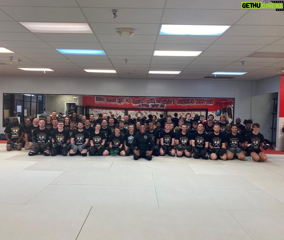Anderson Silva Instagram - Legado é aquilo que construímos durante a vida e que, mesmo quando não estivermos mais neste mundo, vai continuar imortalizado nos corações daqueles que ficam. O legado não é o que deixamos, e sim o que realmente fica de nós nas pessoas. Gratidão eterna. @killerbeesusa @silva_mtc @spiderkick @killerbeesoficial @rodrigovidalkb
