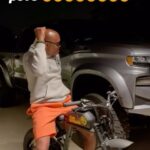 Anderson Silva Instagram - Olá, meu povo! Passando para desejar uma boa noite e deixar uma mensagem positiva 🙏🏾🙏🏾🙏🏾 Trabalhe, estude, treine e seja verdadeiro consigo mesmo. Não inveje a vida alheia e não tente ser esperto às custas dos outros. Viva sua vida com honra e felicidade, mesmo sabendo que ela não é perfeita. Afinal, a perfeição não existe; o que existe é a busca constante por melhorias. Então, faça o seu melhor com as condições que tem no momento. Assim, quando novas oportunidades surgirem, você estará ainda melhor preparado. Se não pode ajudar, ao menos não atrapalhe. E viva cada segundo com o máximo de felicidade. 🥰 @super73 Boa noite, meu povo!