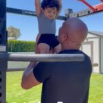 Anderson Silva Instagram - Tornamo-nos seres humanos melhores quando temos a capacidade de aprender com cada oportunidade que Deus nos dá. A cada amanhecer, a cada sorriso, a cada abraço, te amo, príncipe Roman 👑👑👑👑👑Obrigado... @gabbysiilva_ @gabrielsilvaboxing