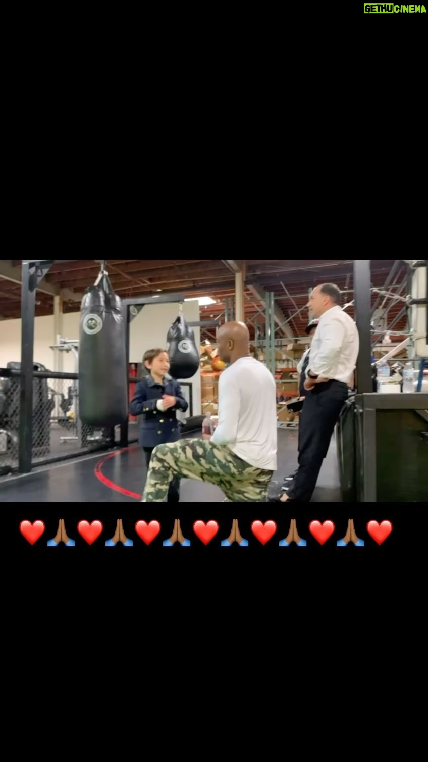 Anderson Silva Instagram - Mesmo que tenhamos falhado na busca por nos tornarmos seres humanos melhores, aprendemos com as diferentes experiências que a vida nos proporciona. Sou grato por ter essas oportunidades em minha jornada. @cmaeder1 thank you for everything my friend