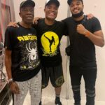 Anderson Silva Instagram – Mais um ano se passou, mais uma vez celebramos o dia que trouxe você ao mundo, pai. Neste momento especial, quero agradecer, apesar da distância, tenho muita gratidão por tudo que representa na minha vida. Sua presença na minha vida é um presente que valorizo todos os dias, mesmo estando a milhares de quilômetros de distância.

Com a serenidade que sempre caracterizou você, enfrentou desafios e momentos difíceis e felizes. Também tenho uma incrível admiração por ti, sempre do seu jeito, fazendo o seu melhor, tentando nos guiar da melhor forma com sua sabedoria. Seu amor incondicional.

Enquanto comemoramos mais um aniversário, desejo que este seja apenas com muita saúde e uma vida repleta de alegrias e realizações. Que cada dia seja abençoado e que tudo na sua vida seja repleto de energia boa, pois você é um ser humano com um coração incrível. Você merece tudo de bom.

Feliz aniversário, pai! Obrigado por ser quem você é e por tudo o que fez por mim. Que este dia seja tão especial quanto você é para mim. Te amo profundamente.