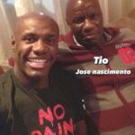 Anderson Silva Instagram – A vida e seus mistérios. Deus, na sua sabedoria magistral , nos traz reflexões sobre os valores que realmente importam. Hoje, nos encontramos diante de um momento triste que nos deixa sem pé nem chão. É com tristeza em nossos corações que nos despedimos de você, tio JO um homem que tocou tantas vidas de maneira tão profunda e significativa. Você foi um marido amoroso, um pai dedicado e um exemplo brilhante de humanidade…

Sua presença sempre irradiou amor, sabedoria e compaixão. Você inspirou a todos nós a sermos melhores pessoas, a trilhar o caminho da bondade e a valorizar o que realmente importa na vida😌 Os momentos compartilhados.
Como marido e pai, você foi um guia inestimável, moldando o caráter de seus filhos com valores sólidos e amor incondicional. Seu legado perdurará através deles, enquanto eles seguem seus passos e espalham o amor que você tão generosamente ofereceu…
Nós sentiremos profundamente a sua falta, mas sua memória viverá em nossos corações para sempre. À medida que você parte para um lugar melhor, saiba que sua luz continuará a brilhar sobre todos nós, guiando-nos em nossos dias mais sombrios e aquecendo nossos corações em nossos momentos de solidão…
Embora seja difícil dizer adeus, agradecemos por cada momento precioso que compartilhamos ao seu lado. Seu amor e bondade continuarão a nos inspirar, e sua ausência nos lembrará da importância de amar e valorizar aqueles que estão ao nosso redor.
🥺🥺❤️🥺🥺🥺🥺🥺❤️🥺🥺❤️🥺🥺🥺
Descanse em paz, querido tio JO Você sempre será lembrado com amor e gratidão.
@mombasa01 minhas condolências 💐 irmão 😞🙏🏾