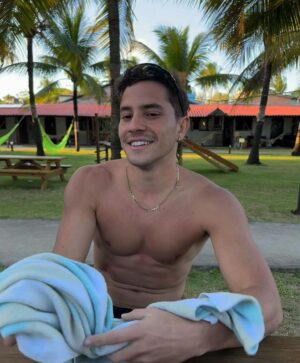 André Lamoglia Instagram - Brasil is like no other, difícil copiar ✨🙃
-
Obrigado @reveillon.amore por dias incríveis.