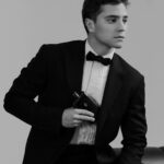 André Lamoglia Instagram - A fragrância que traz intensidade e desperta o desejo de viver cada momento ao máximo. Celebre o melhor da noite e das suas companhias com a fragrância única deste Parfum de @ralphlaurenfragrances. #ralphlaurenfragrance #pulí