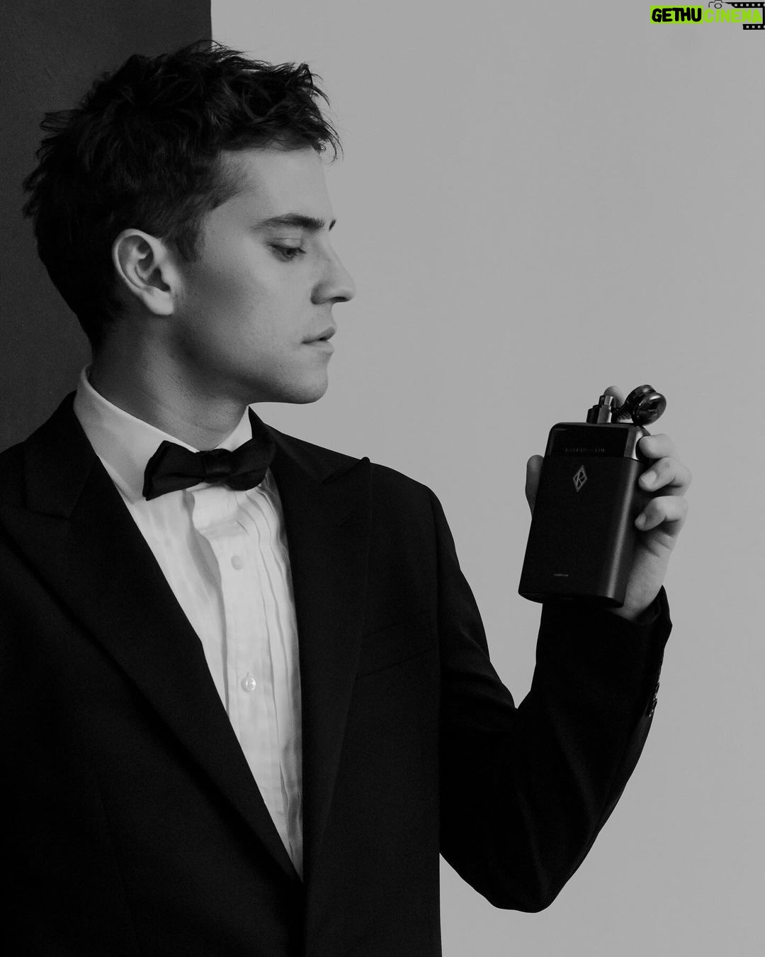 André Lamoglia Instagram - A fragrância que traz intensidade e desperta o desejo de viver cada momento ao máximo. Celebre o melhor da noite e das suas companhias com a fragrância única deste Parfum de @ralphlaurenfragrances. #ralphlaurenfragrance #pulí