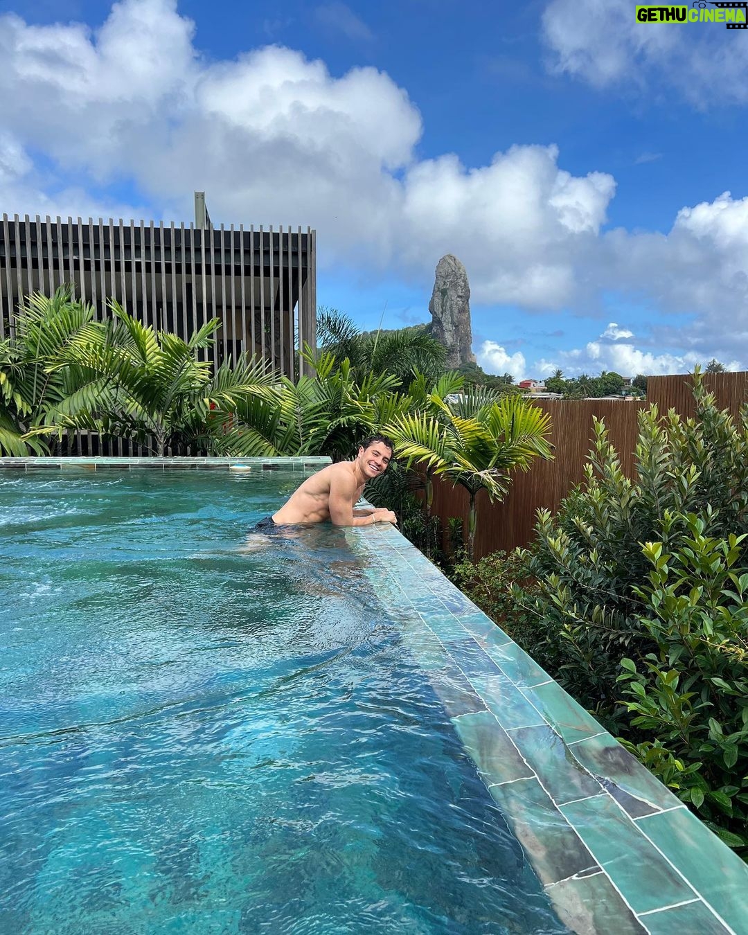 André Lamoglia - 739.7K Likes - Solzinho, Noronha…
Também gostamos de chuva. ❣️