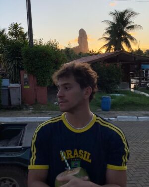 André Lamoglia Instagram - Noronha, você me conquistou. This is Brasil, my friends! 🇧🇷🫀
.
@pousadamariaflornoronha, que prazer estar aqui.