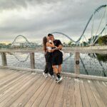 André Luiz Frambach Instagram – Dia de muita aventura nessas montanhas russas do @seaworldorlandobr 
Ah, e se estiver por aqui entre 2 de fevereiro e 19 de maio, você pode aproveitar o festival gastronômico Seven Seas Food Festival, que conta com um menu inspirado em todas as partes do mundo, shows ao vivo e muito entretenimento para toda a família. O evento acontece em datas selecionadas e já está incluído no ingresso do parque. Alimentos e bebidas são vendidos separadamente. Não perca essa oportunidade de se divertir, saborear pratos deliciosos e ainda aprender sobre diferentes culturas 🌊