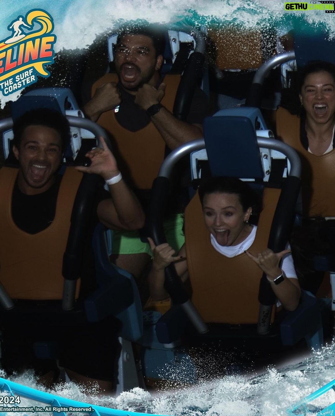André Luiz Frambach Instagram - Dia de muita aventura nessas montanhas russas do @seaworldorlandobr Ah, e se estiver por aqui entre 2 de fevereiro e 19 de maio, você pode aproveitar o festival gastronômico Seven Seas Food Festival, que conta com um menu inspirado em todas as partes do mundo, shows ao vivo e muito entretenimento para toda a família. O evento acontece em datas selecionadas e já está incluído no ingresso do parque. Alimentos e bebidas são vendidos separadamente. Não perca essa oportunidade de se divertir, saborear pratos deliciosos e ainda aprender sobre diferentes culturas 🌊