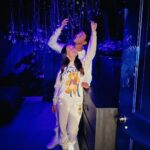 André Luiz Frambach Instagram – CHEGAMOS ORLANDOOOO ❤️ Já começamos a viagem chocados com tudo que a nossa casinha nos oferece! Tem fliperama, quartos temáticos, cinema, piscina…TUDO! Já estamos vivendo um sonho ✨ Gratos por essa experiência maravilhosa @onlivacation 🙏 BORA VIVER ESSES PRÓXIMOS DIAS!