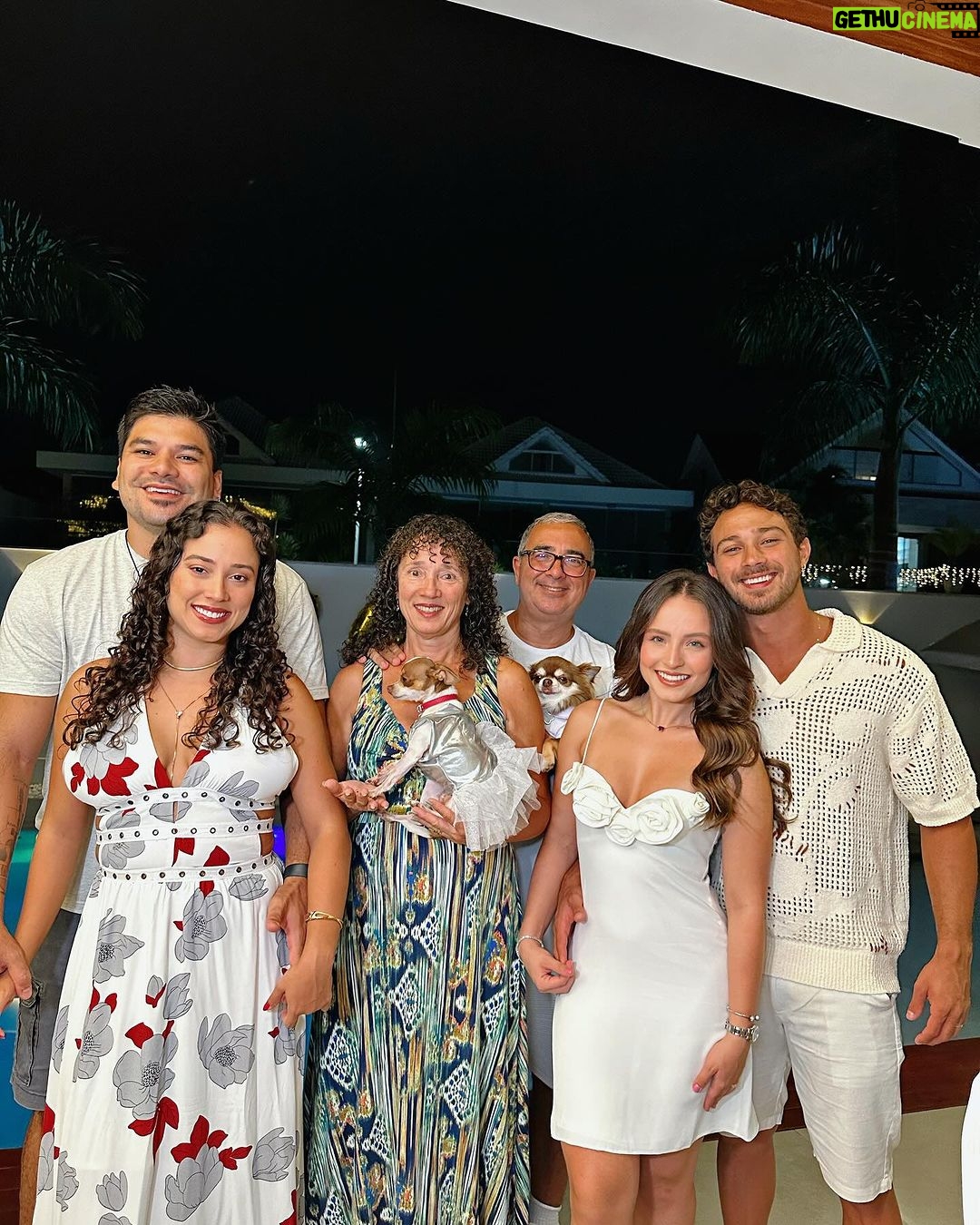 André Luiz Frambach Instagram - 2023 foi um ano cheio de aventuras acima de tudo, um ano com muitos desafios, porém, um ano com muitas conquistas e realizações: ano do meu casamento, ano de 2 filmes no cinema nacional, ano que voltei pros palcos, ano que perdi uma irma(loira), e uma filha( meguinha) ano que realmente por diversos momentos fez a gente querer rebater, provar a verdade, mas que ensinou que acima de tudo precisamos ter AMOR, companheirismo, compreensão e força! Força pra passar por tudo e permanecer unido, força pra não se importar com as mentiras e falácias e força pra conseguir seguir em frente realizando tantos sonhos!! Que 2024 seja repleto de desafios tbm, porque papai do céu só dá uma cruz pra quem consegue carregar, e levo esse 2023 com o MAIOR AMOR DO MUNDO! EU CASEEEEI ❤️❤️💥💥💥