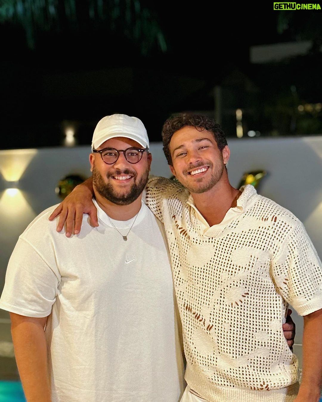 André Luiz Frambach Instagram - 2023 foi um ano cheio de aventuras acima de tudo, um ano com muitos desafios, porém, um ano com muitas conquistas e realizações: ano do meu casamento, ano de 2 filmes no cinema nacional, ano que voltei pros palcos, ano que perdi uma irma(loira), e uma filha( meguinha) ano que realmente por diversos momentos fez a gente querer rebater, provar a verdade, mas que ensinou que acima de tudo precisamos ter AMOR, companheirismo, compreensão e força! Força pra passar por tudo e permanecer unido, força pra não se importar com as mentiras e falácias e força pra conseguir seguir em frente realizando tantos sonhos!! Que 2024 seja repleto de desafios tbm, porque papai do céu só dá uma cruz pra quem consegue carregar, e levo esse 2023 com o MAIOR AMOR DO MUNDO! EU CASEEEEI ❤️❤️💥💥💥