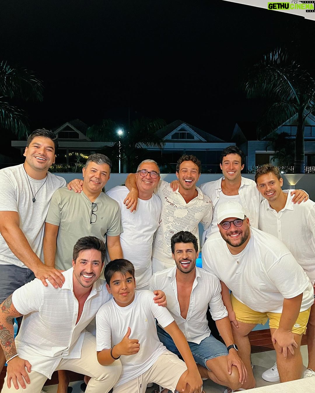 André Luiz Frambach Instagram - 2023 foi um ano cheio de aventuras acima de tudo, um ano com muitos desafios, porém, um ano com muitas conquistas e realizações: ano do meu casamento, ano de 2 filmes no cinema nacional, ano que voltei pros palcos, ano que perdi uma irma(loira), e uma filha( meguinha) ano que realmente por diversos momentos fez a gente querer rebater, provar a verdade, mas que ensinou que acima de tudo precisamos ter AMOR, companheirismo, compreensão e força! Força pra passar por tudo e permanecer unido, força pra não se importar com as mentiras e falácias e força pra conseguir seguir em frente realizando tantos sonhos!! Que 2024 seja repleto de desafios tbm, porque papai do céu só dá uma cruz pra quem consegue carregar, e levo esse 2023 com o MAIOR AMOR DO MUNDO! EU CASEEEEI ❤️❤️💥💥💥