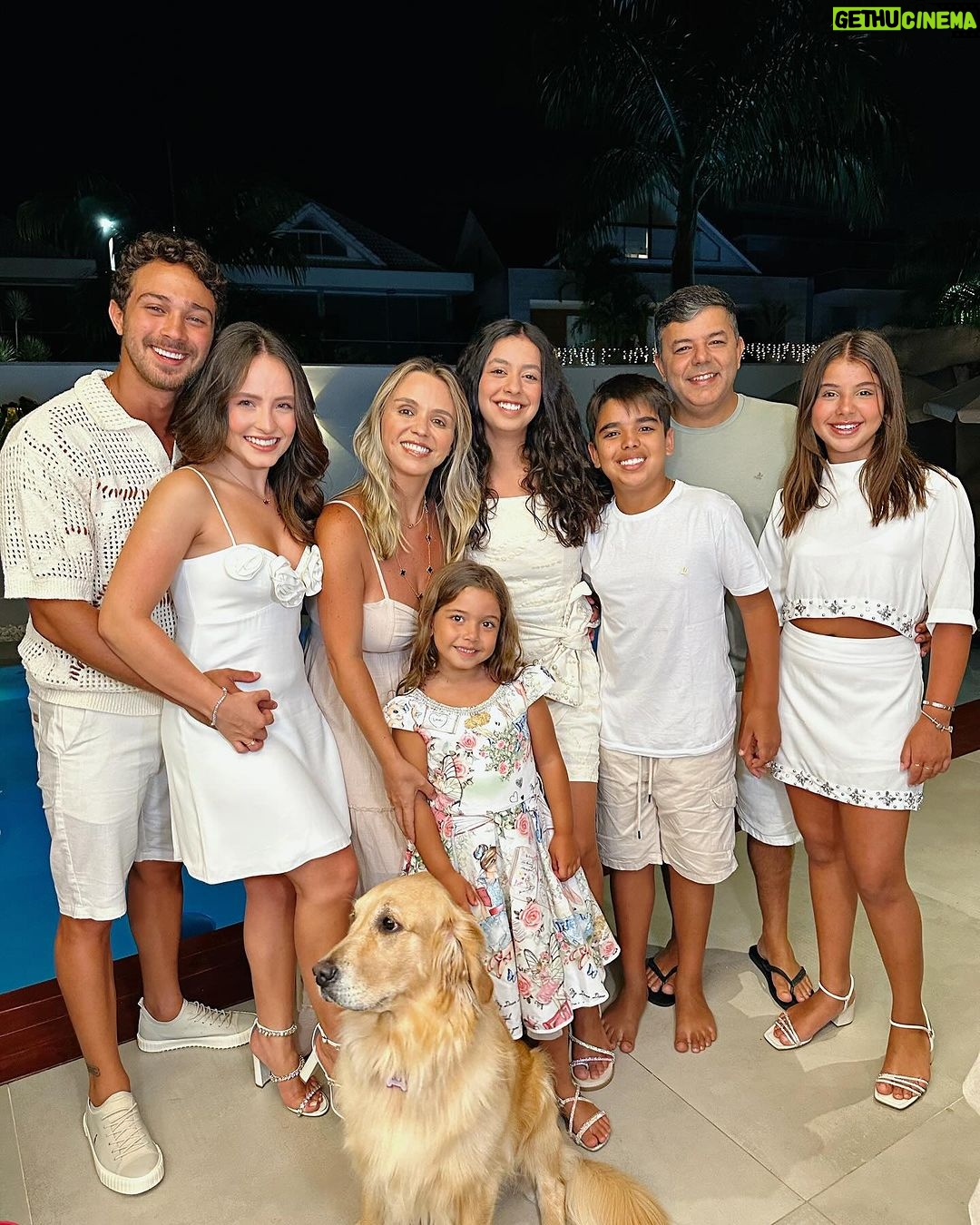 André Luiz Frambach Instagram - 2023 foi um ano cheio de aventuras acima de tudo, um ano com muitos desafios, porém, um ano com muitas conquistas e realizações: ano do meu casamento, ano de 2 filmes no cinema nacional, ano que voltei pros palcos, ano que perdi uma irma(loira), e uma filha( meguinha) ano que realmente por diversos momentos fez a gente querer rebater, provar a verdade, mas que ensinou que acima de tudo precisamos ter AMOR, companheirismo, compreensão e força! Força pra passar por tudo e permanecer unido, força pra não se importar com as mentiras e falácias e força pra conseguir seguir em frente realizando tantos sonhos!! Que 2024 seja repleto de desafios tbm, porque papai do céu só dá uma cruz pra quem consegue carregar, e levo esse 2023 com o MAIOR AMOR DO MUNDO! EU CASEEEEI ❤️❤️💥💥💥