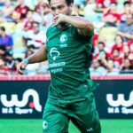 André Luiz Frambach Instagram – Mais um sonho realizado, 2023 você trouxe realmente muitas emoções hein!!! Era pra eu ter jogado ano passado já, mas não deu… era porque tinha que ser hoje, com amigos especiais em campo, família toda reunida, um gol em baixo dessas traves ai, desse gramado sagrado do Maracanã, que doidera! As vezes é até difícil de acreditar hahahahah.
E olha que era pra sair mais de 1 hein, mas foi do jeito que tinha que ser. Obrigado mais uma vez pelo convite, pelo prestigio de poder fazer parte dessa festa que tem uma causa tao especial  @jdezico @coimbrabr @zico Estádio do Maracanã