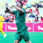 André Luiz Frambach Instagram – Mais um sonho realizado, 2023 você trouxe realmente muitas emoções hein!!! Era pra eu ter jogado ano passado já, mas não deu… era porque tinha que ser hoje, com amigos especiais em campo, família toda reunida, um gol em baixo dessas traves ai, desse gramado sagrado do Maracanã, que doidera! As vezes é até difícil de acreditar hahahahah.
E olha que era pra sair mais de 1 hein, mas foi do jeito que tinha que ser. Obrigado mais uma vez pelo convite, pelo prestigio de poder fazer parte dessa festa que tem uma causa tao especial  @jdezico @coimbrabr @zico Estádio do Maracanã