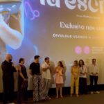 André Luiz Frambach Instagram - Que felicidade fazer parte de um projeto tão lindo como esse!! @taescritoofilme estreia dia 14 de DEZEMBRO em todos os cinemas, então corre chama toda família, amigos, inimigos tbm hahahahaha pra lotar as salas de cinema! Aguardo todos vocês com meu Breno, esse personagem tão fora da casinha e tão diferente do André hahahah mas que foi muito divertido e desafiador fazer! Boraaaaaa