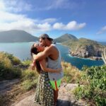 André Luiz Frambach Instagram - Quando se fala em sorriso eu já lembro automaticamente da gente, mas sendo sincero lembro mesmo é de você, da sua gargalhada, da sua alegria, da sua energia que contagia o mundo. Fico feliz de poder ser um dos responsáveis por fazer esse sorriso estar quase sempre presente e principalmente aquela sua gargalha tão única e específica que entra em um looping hahahahah, faço aqui uma promessa que eu farei de tudo e mais um pouco pra te ver sempre assim sorrindo e esbanjando felicidade! Você merece o mundo meu amor, e que bom que me escolheu pra estar do seu lado somando forças e compartilhando o que é existe de mais lindo nele, o amor! Estarei sempre presente mesmo que não fisicamente, pra te acolher, te apoiar, te dar força, te dar colo e muuuuuitos beijos, carinhos, abraços, 🔥… Mais um dos nossos dias 17 tão especiais como todos os 365 dias do ano!! Meu sorvetinho te amo mais que tudo(ela ama quando falo isso) ❤️🍦🐠❤️