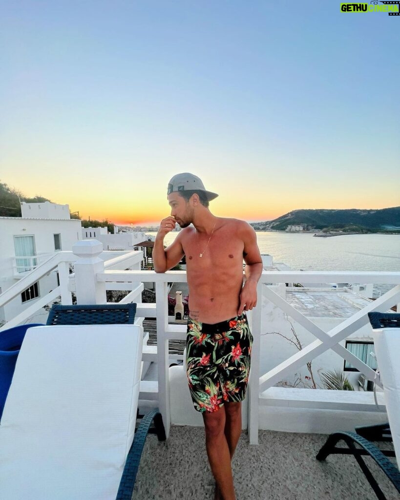 André Luiz Frambach Instagram - Mini férias com muita natureza, momentos de renovação, reconexão, amor e paz 🍃❤️. Obrigado @casamardagrecia