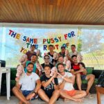 André Luiz Frambach Instagram – Ontem foi o dia de fazer a despedida de solteiro desse meu irmão que deu a largada pros casamentos do nosso grupo ahahhaha. 
É louco ver como o tempo passa, a vida segue o fluxo dela e as coisas vão aconteceremos como devem acontecer, as vezes a gente luta, reluta mas no fim o melhor sempre acontece!! 
Pela primeira vez eu vou ser padrinho de casamento, se um muleque que eu amo, que eu admiro, que me viu na barriga da mamãe, que cresceu comigo, que sempre me apoiou e esteve do meu lado, até nos momentos mais “distantes” o amor e a consideração nunca deixou de existir. 
Pela primeira vez eu e meu sorvetinho juntos em um casamento, pela primeira vez eu e meu sorvetinho sendo padrinhos desse casal que mesmo sem a gente ter consciência a gente acabou juntando!! Que orgulho de você meu irmão, que orgulho de vocês dois, que o amor de vocês sempre seja maior que qualquer coisa! Amo vocês demais @veloso_92 @veronicaoliveira