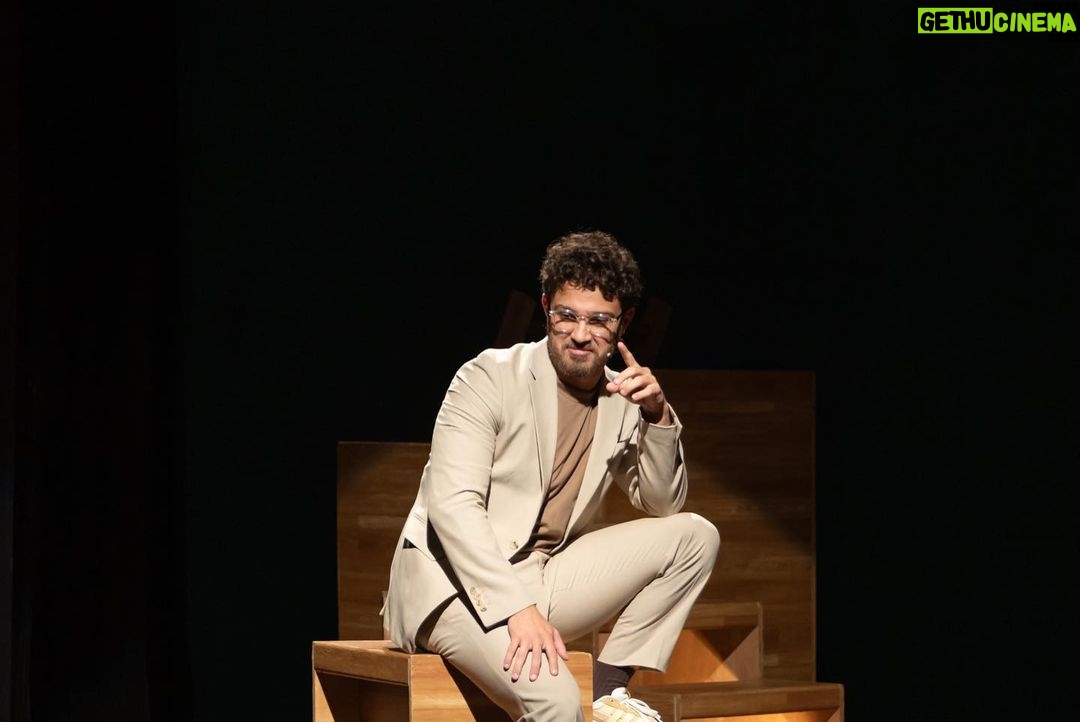 André Luiz Frambach Instagram - Passando aqui pra avisar que são os ÚLTIMOS DOIS dias de apresentação aqui no RIO DE JANEIRO desse espetáculo lindo @oamorpassouporaqui_emcartaz SABADO- dia 18 as 21h DOMINGO - dia 19 as 20h Corre que quero ver todo mundo 🎭❤️