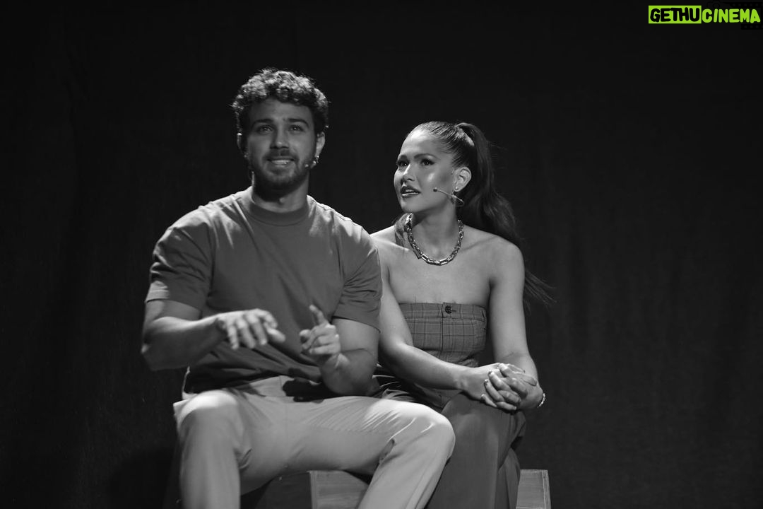 André Luiz Frambach Instagram - Minha cara quando eu vejo que você ainda não garantiu seu ingresso pra assistir O AMOR PASSOU POR AQUI. Estamos passando pelos estados do Brasil e quero te encontrar no teatro hein 🎭 Próximas apresentações: RJ- Teatro dos Grandes Atores 11/11 sábado 21h 12/11 domingo 20h 18/11 sábado 21h 19/11 domingo 20h BH- Cine Theatro Brasil Vallourec 7/12 quinta 21h 8/12 sexta 21h
