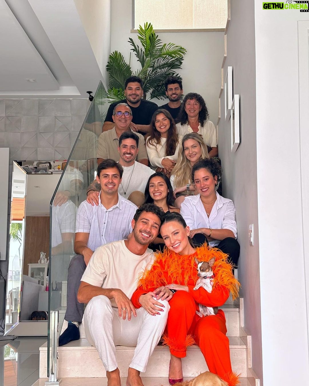 André Luiz Frambach Instagram - Tenho tanto orgulho dessa mulher, dessa atriz, empresária, dubladora, cantora, noiva e tudo mais que ela se propõe a fazer e ser! Lindo te ver brilhando na vida, nas animações, nas telonas e telinhas! Lindo ver suas escolhas, seu tamanho e seu poder! Reparem bem o que ela fala no vídeo sobre os sonhos e sobre o que a gente deseja, o universo escuta tudo que falamos, todos os nossos sentimentos, e todos os nossos desejos. Tudo tem a hora certa e até a hora certa chegar, precisamos ir em busca disso! Larissa é a prova viva de que tudo que ela quer ela consegue indo atrás, desejando, lutando, e depois de muita luta, conquistando! Te amo meu amor, feliz demais por mais essa conquista!!! E como o Hugo disse no discurso tbm “NÃO TEM COMO NÃO GOSTAR” que filme lindo, que produção, parabéns a todos os envolvidos, super emocionante, engraçado, tocante… enfim, vão ao cinema ❤️