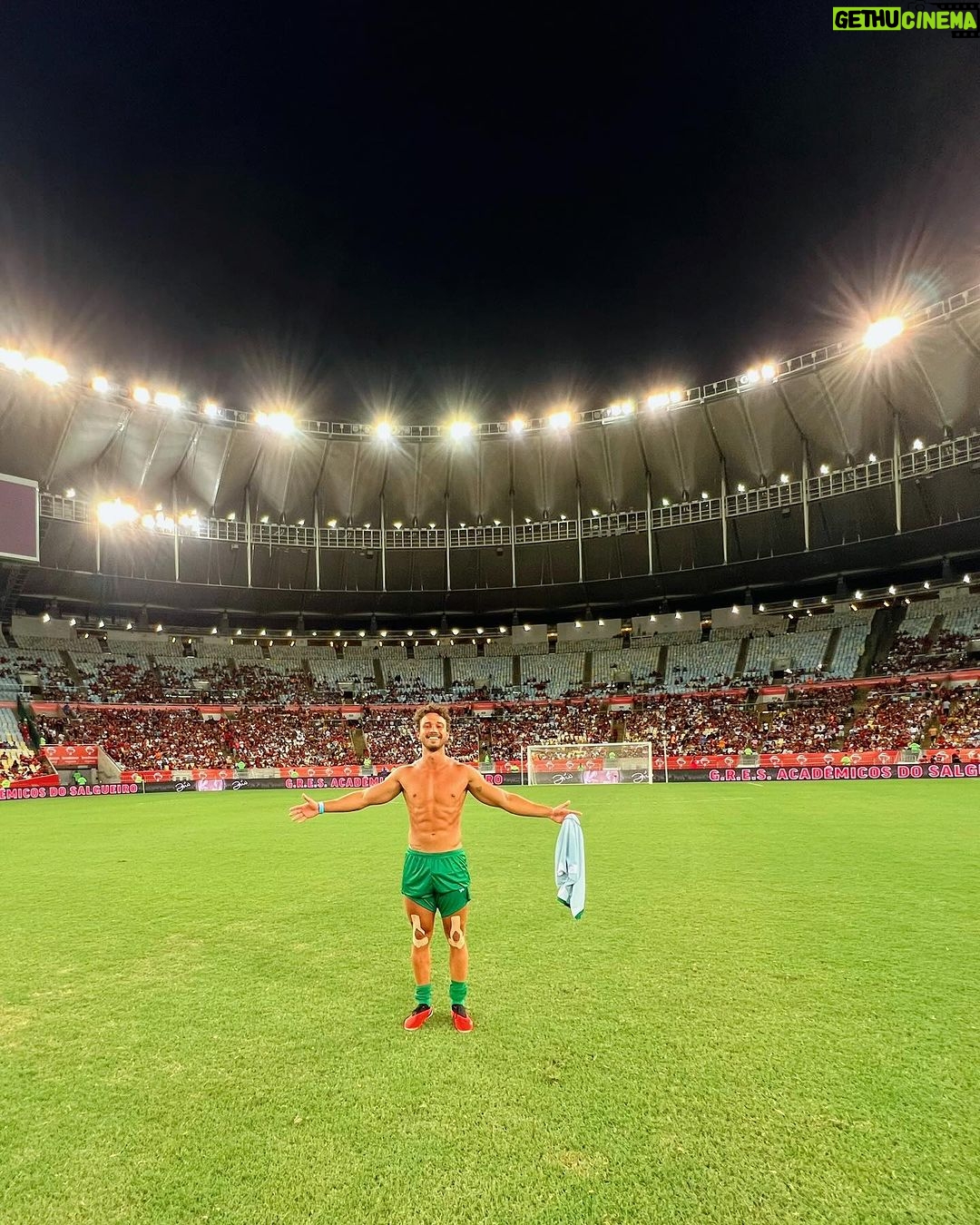 André Luiz Frambach Instagram - Mais um sonho realizado, 2023 você trouxe realmente muitas emoções hein!!! Era pra eu ter jogado ano passado já, mas não deu… era porque tinha que ser hoje, com amigos especiais em campo, família toda reunida, um gol em baixo dessas traves ai, desse gramado sagrado do Maracanã, que doidera! As vezes é até difícil de acreditar hahahahah. E olha que era pra sair mais de 1 hein, mas foi do jeito que tinha que ser. Obrigado mais uma vez pelo convite, pelo prestigio de poder fazer parte dessa festa que tem uma causa tao especial @jdezico @coimbrabr @zico Estádio do Maracanã