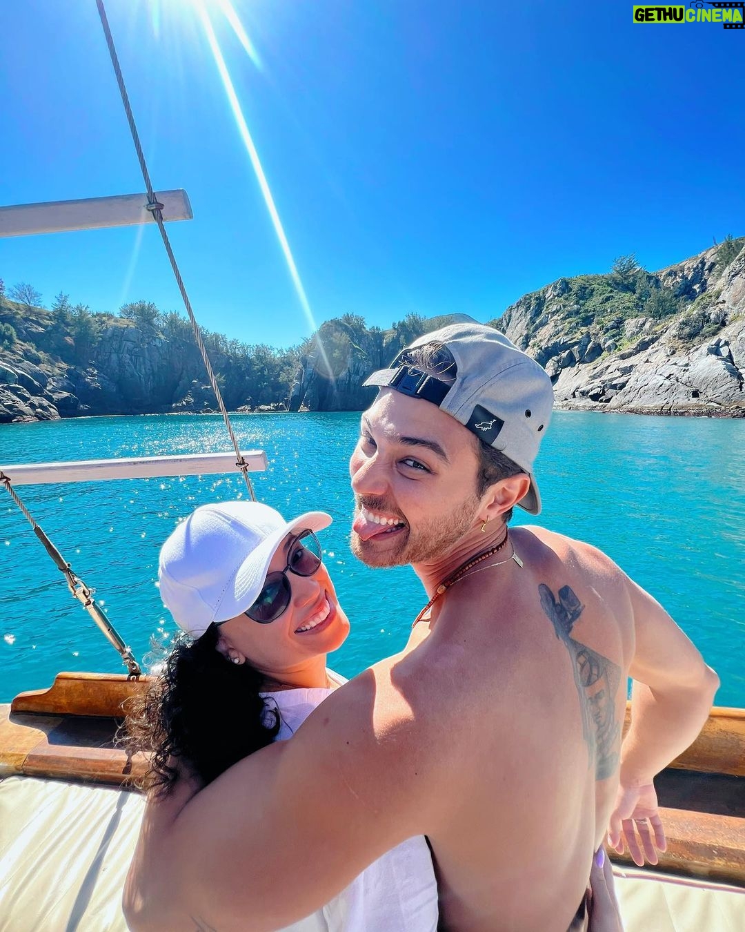 André Luiz Frambach Instagram - Mille primeiro quero começar agradecendo por você ser essa mulher tão dedicada, estudiosa e batalhadora. Infelizmente o mundo ainda não está tão preparado pra ver mulheres líderes e donas de si, mas você desde sempre luta pra que isso aconteça e eu tenho a certeza que o universo tem conspirado pra que todos os seus sonhos e desejos se realizem, atrelado a isso, em nenhum momento você desistiu de se aprimorar e evoluir em absolutamente tudo que se propôs a fazer, mesmo as pessoas duvidando, te descredibilizando e duvidando de toda a sua capacidade. Quero te agradecer por todos os conselhos, todo o amor, todo o carinho que você tem não só por mim, mas com todas as pessoas te rodeiam, você é inspiração. Sempre digo se hj eu sou o que sou 60% é responsabilidade tua, que nunca me deixou desistir, que sempre insistiu que eu evoluísse e entendesse cada vez mais o André, cada vez mais o personagem especificamente que passou na minha vida e tenho certeza que continuará me ajudando em todos que virão! Minha diretora, minha irmã, meu amor, minha fortaleza ❤️ eu te amo!! Espero que esteja curtindo e aproveitando muito seus 30 aninhos, virão muitos ainda pela frente. Eu te amooo