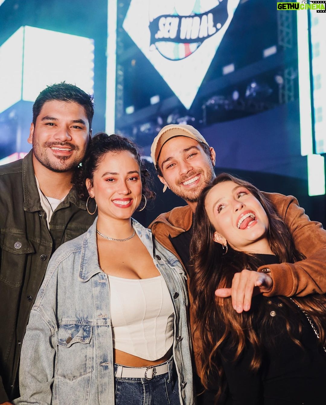 André Luiz Frambach Instagram - Que noiteeee 💥🍾🪩 @festaseuvidal . O bonde já faz a festa em qualquer lugar, num evento desse então!! Loucuraaaa