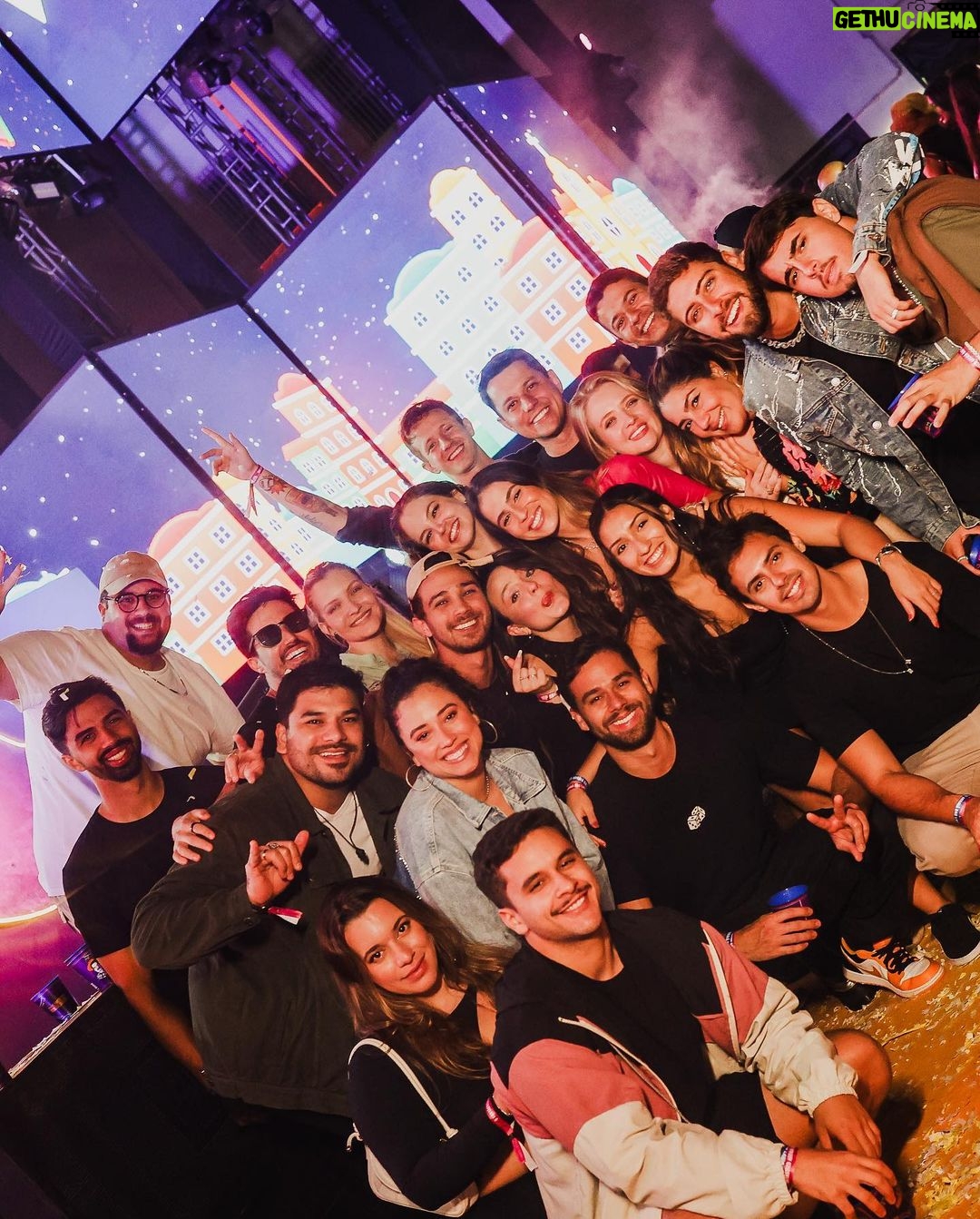 André Luiz Frambach Instagram - Que noiteeee 💥🍾🪩 @festaseuvidal . O bonde já faz a festa em qualquer lugar, num evento desse então!! Loucuraaaa