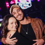 André Luiz Frambach Instagram – Que noiteeee 💥🍾🪩 @festaseuvidal .
O bonde já faz a festa em qualquer lugar, num evento desse então!! Loucuraaaa