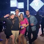 André Luiz Frambach Instagram – Que noiteeee 💥🍾🪩 @festaseuvidal .
O bonde já faz a festa em qualquer lugar, num evento desse então!! Loucuraaaa